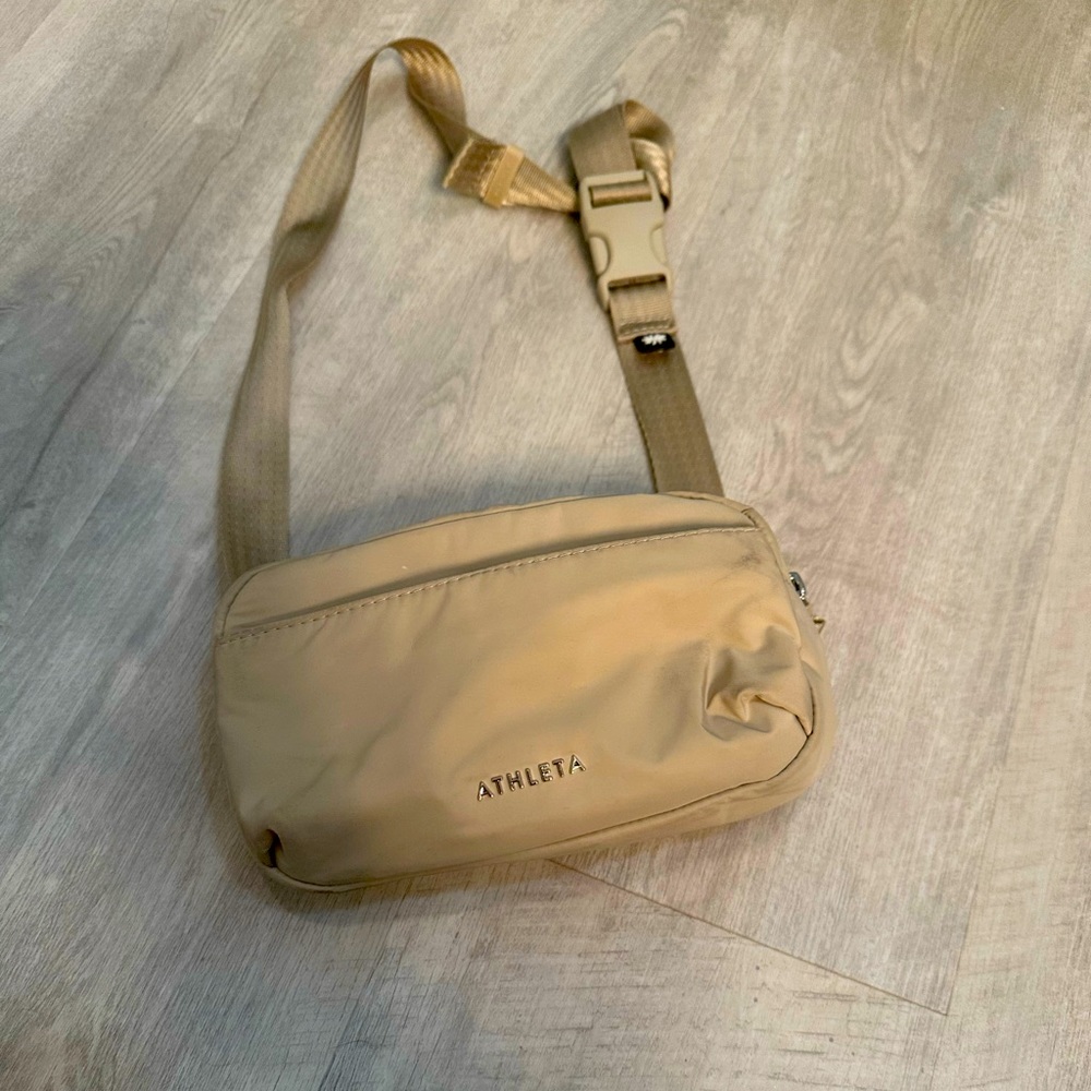 Athleta crossbody. Great condition.